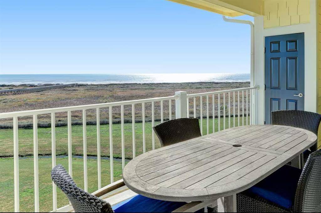 Enjoy dining Al fresco while listening to the sounds of crashing waves and watching for dolphins on this top floor condo villa!
