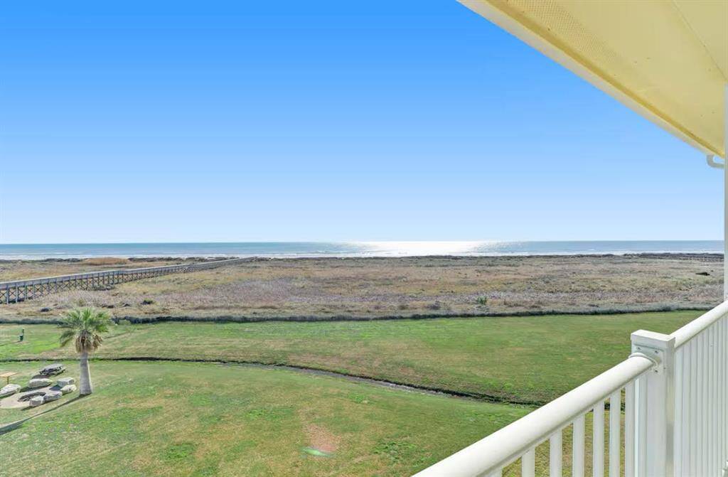 Spectacular views from SEAGRACE! Notice the firepit below conveniently steps away.
