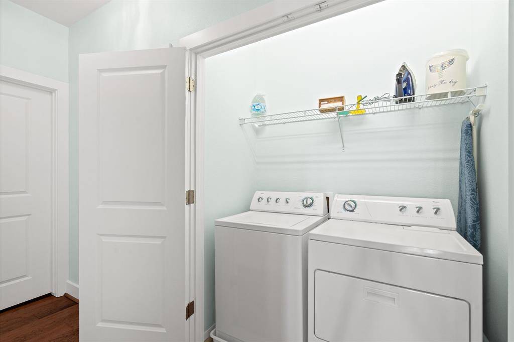 Full size washer and dryer stay!