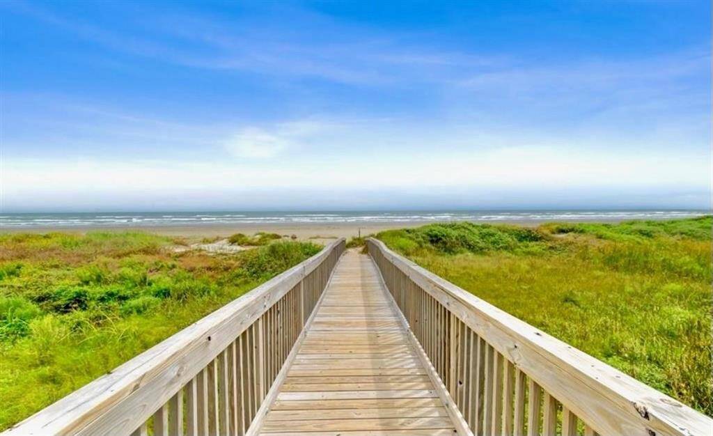 Conveniently located near the Beach Club and beach walkover.