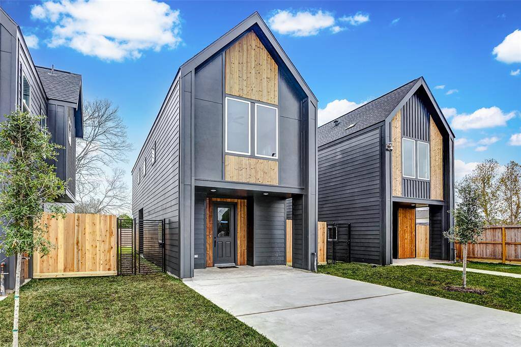 This modern home boasts a convenient lateral door leading to a spacious backyard, ideal for relaxation and entertaining.