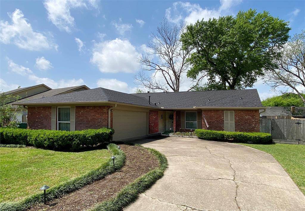 Stunning Inwood gem with brand new roof and recent kitchen, bathrooms and paint. Never flooded!