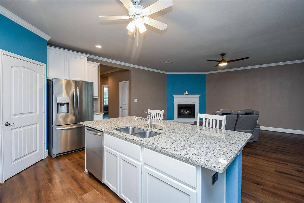 Entertaining is easy in this open concept home! Light and bright kitchen, boasting a spacious island, gas appliances, a generous walk-in pantry, and ample cabinetry for all your storage needs.
