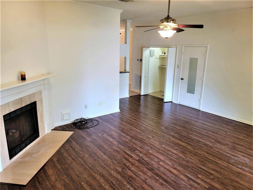 Vacant living room.