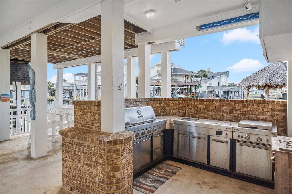 Outdoor kitchen