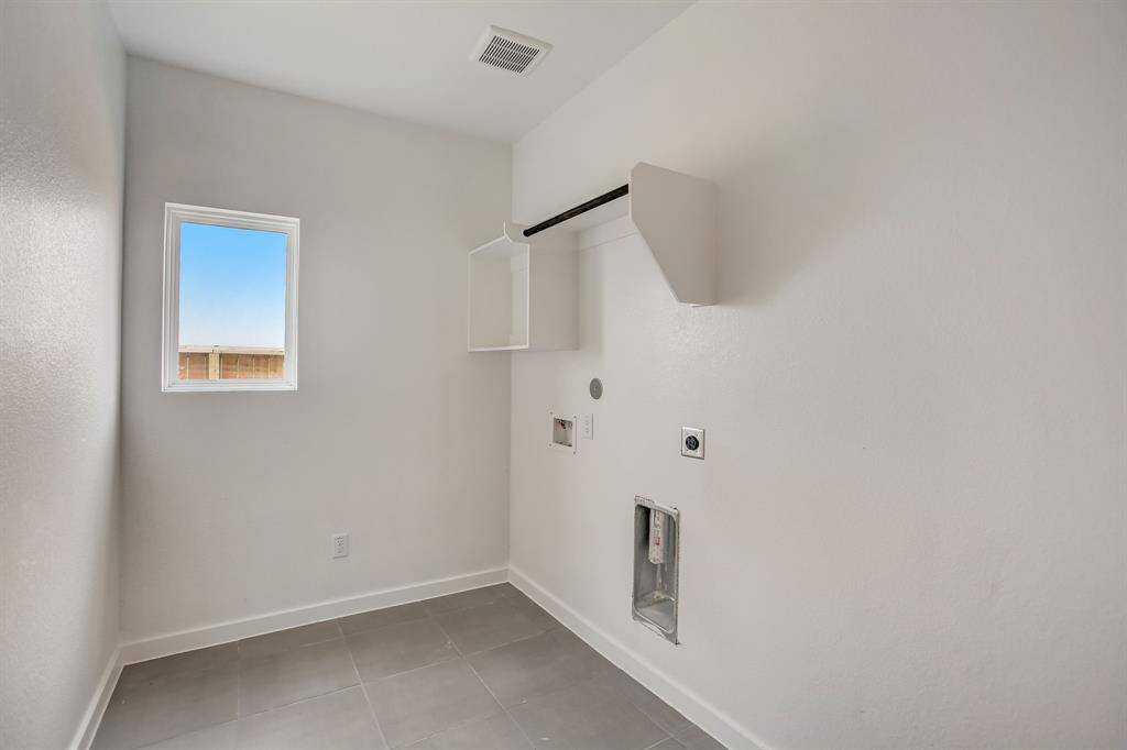Photo is not of the actual home but is an inspirational photo of builder’s model home and may depict options, furnishings, and/or decorator features that are not included.