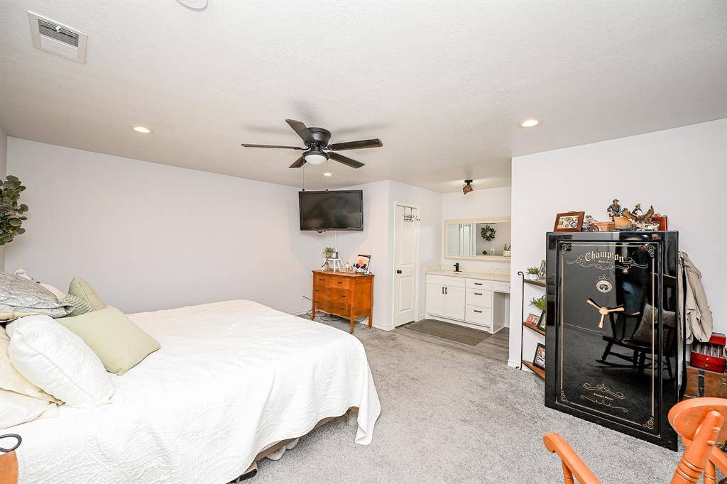 Virtually Staged: This bedroom is complete with an en-suite bathroom.
