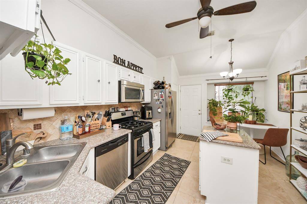 The kitchenseamlessly flows off the living room,creating a harmonious andconnected living space.