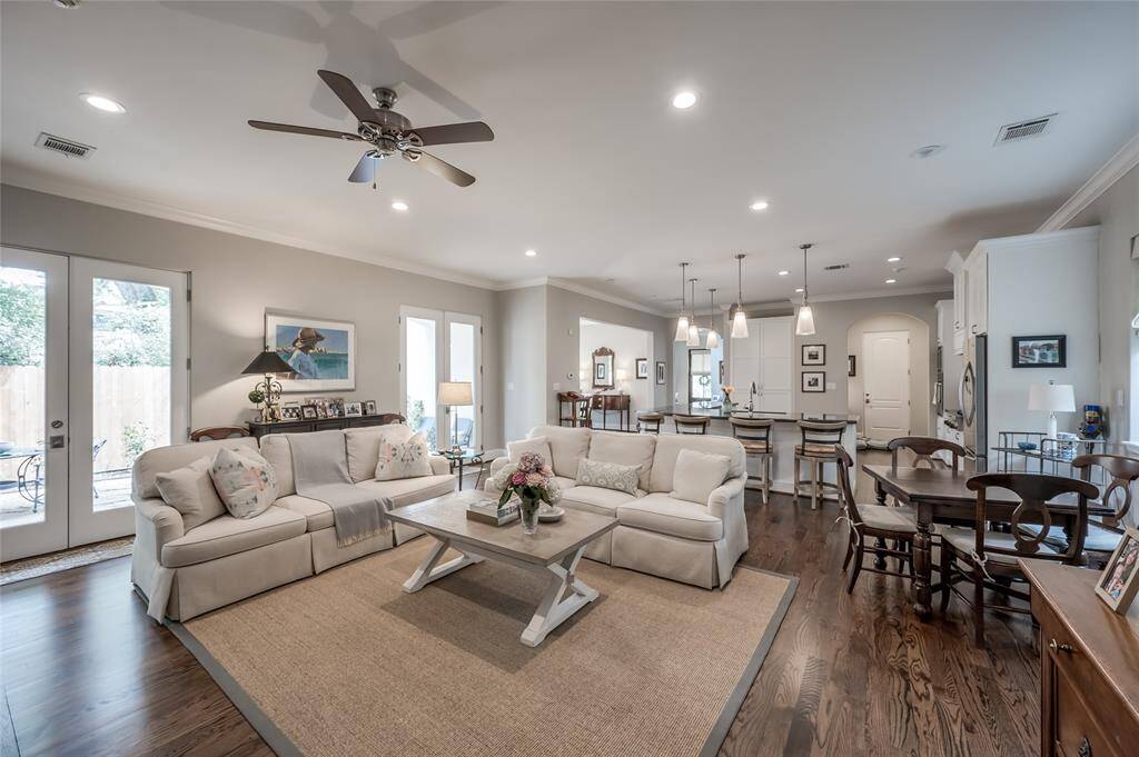 The interior of the home easily integrates the outdoor spaces with the two sets of French doors.