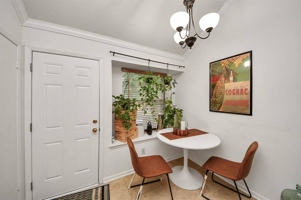 This thoughtfully designed homeseamlessly connects the kitchen witha charming breakfast area.