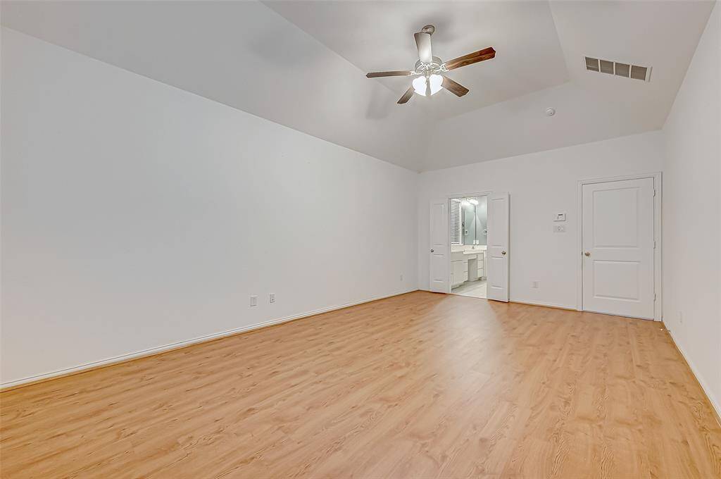 Upstairs full bathroom