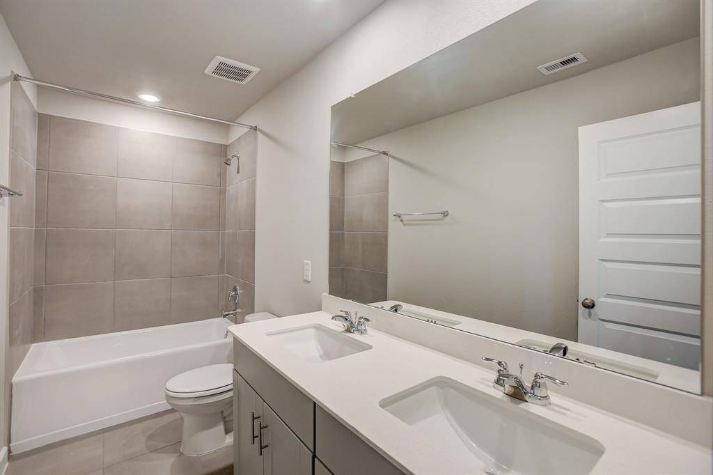 Photo is not of the actual home but is an inspirational photo of builder’s model home and may depict options, furnishings, and/or decorator features that are not included.