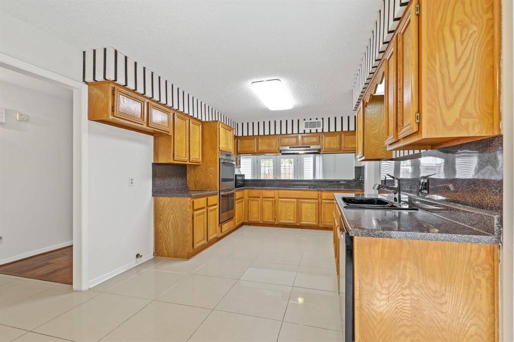 Spacious Kitchen