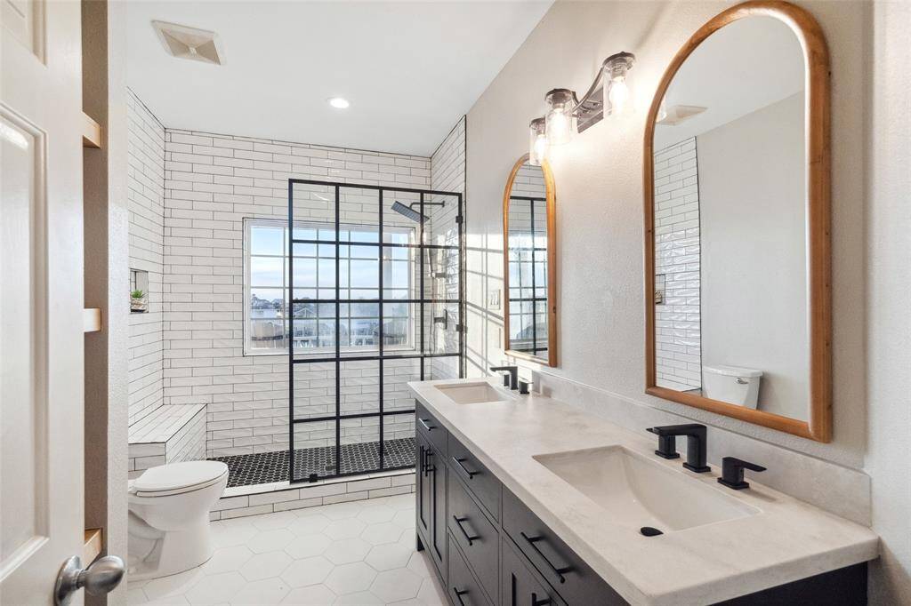 Full bathroom #3