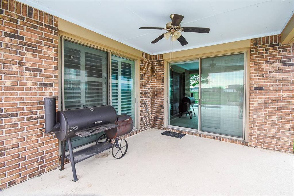 Charming covered back patio!