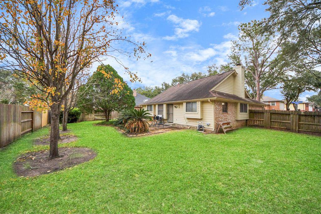 Step into the backyard oasis, with alarge patio, creating aninviting outdoor retreat.