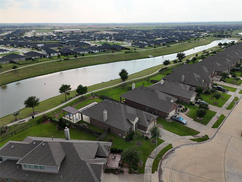 Enjoy the gorgeous views of the pool and lake!