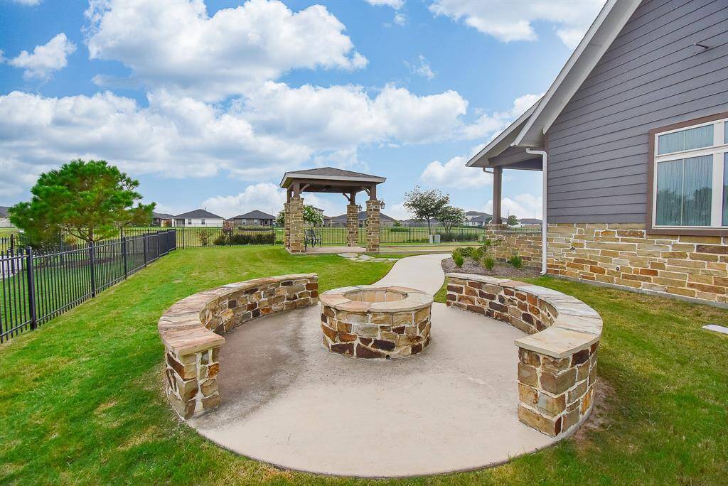 The Lakehouse clubhouse is just down the street and has amenities tailored for the 55+ active adult community including outdoor gathering areas.