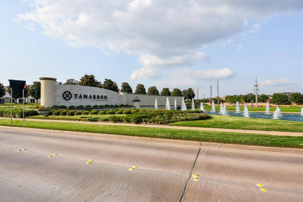 Tamarron is one of Katy's newest master-planned communities, with over 4,000 new construction homes. Tamarron features community amenities such as splash parks, playgrounds, and clubhouses.