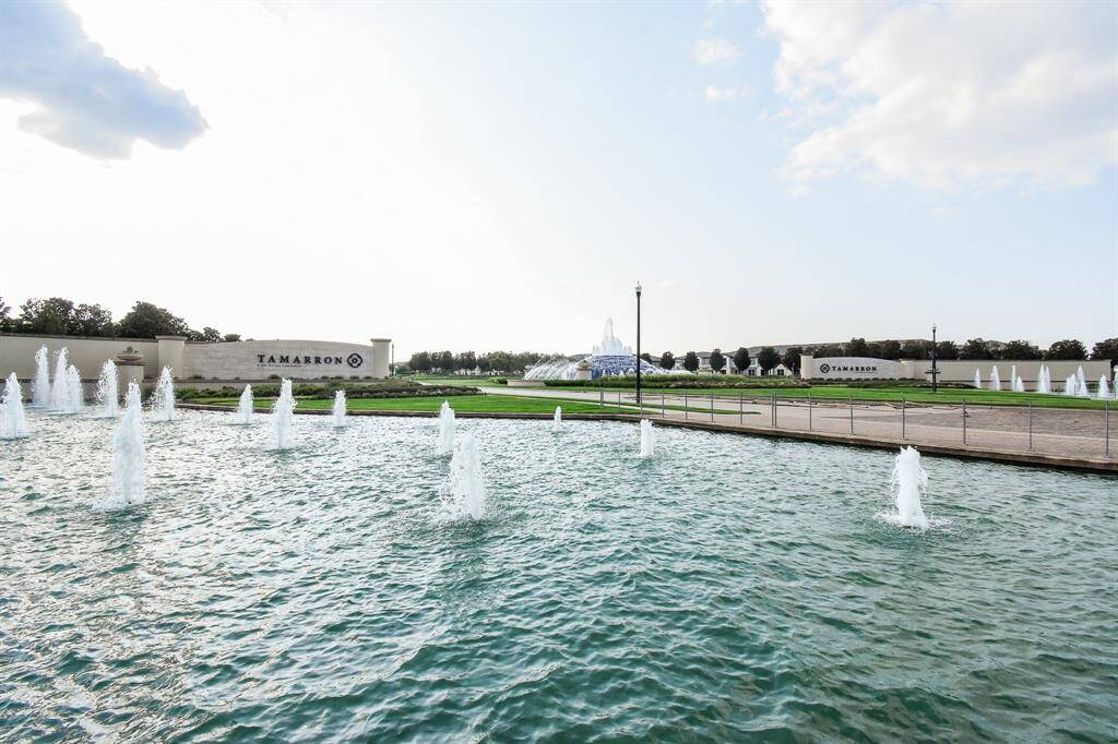 Taramarron is a modern, well planned community conveniently located in the Katy-Fulshear area.