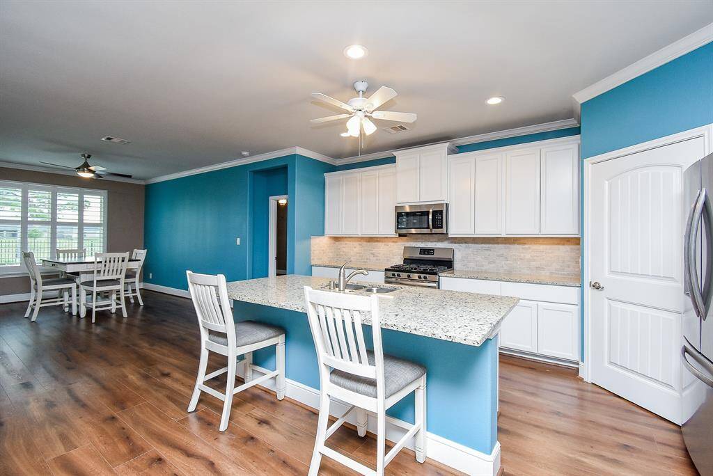 Discover culinary delight in a gourmet kitchen, boasting a spacious island with undermount sink, a generous walk-in pantry, and plenty of cabinetry.