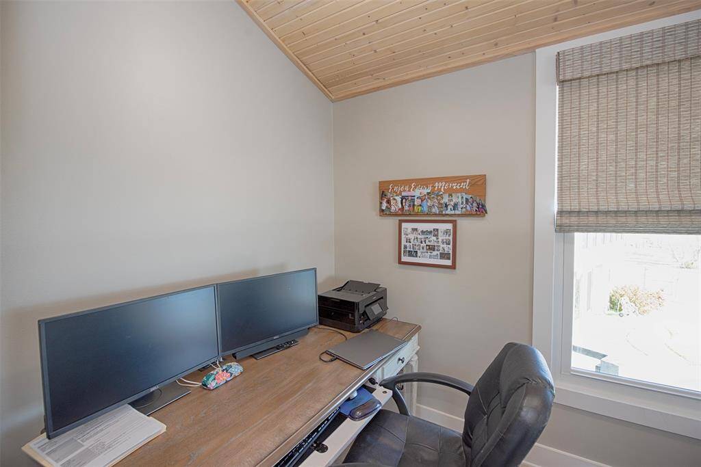 Discover a fabulous office at the front, featuring an elegant tongue and groove ceiling.