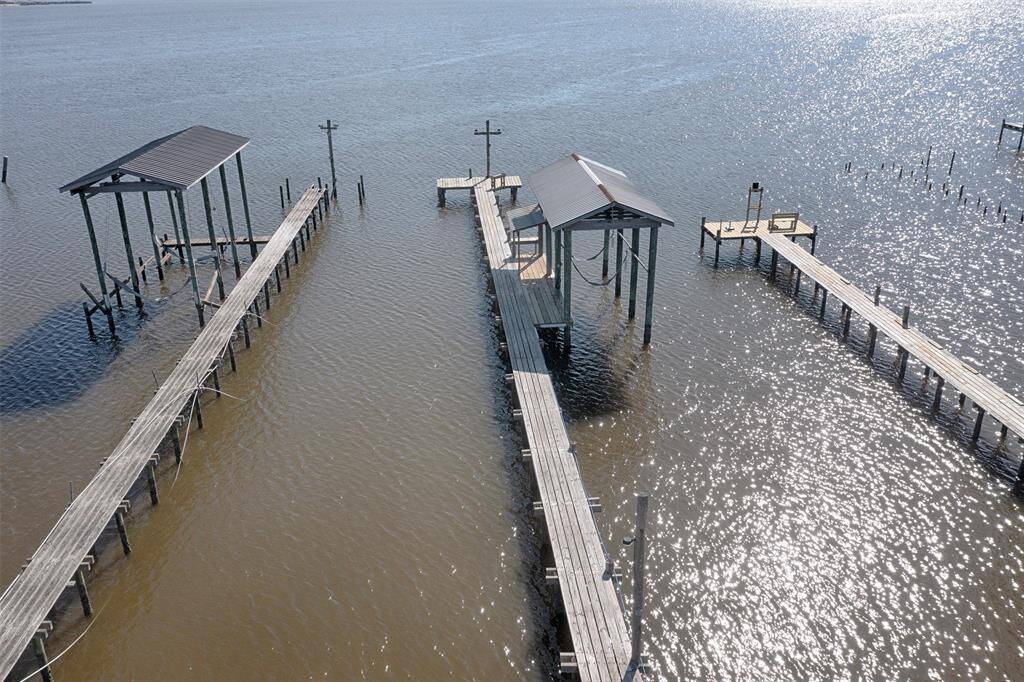 Expansive 230" pier with boat lift, set up for 24' console