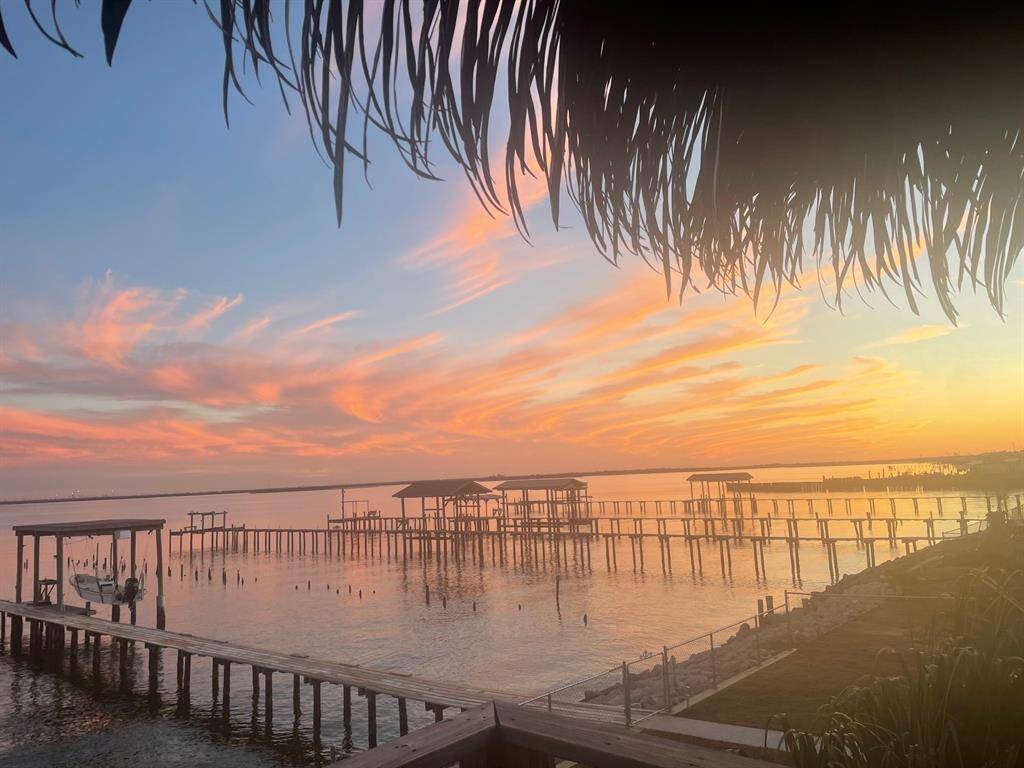 Imagine coffee in the morning while watching this beautfiful sunrise!