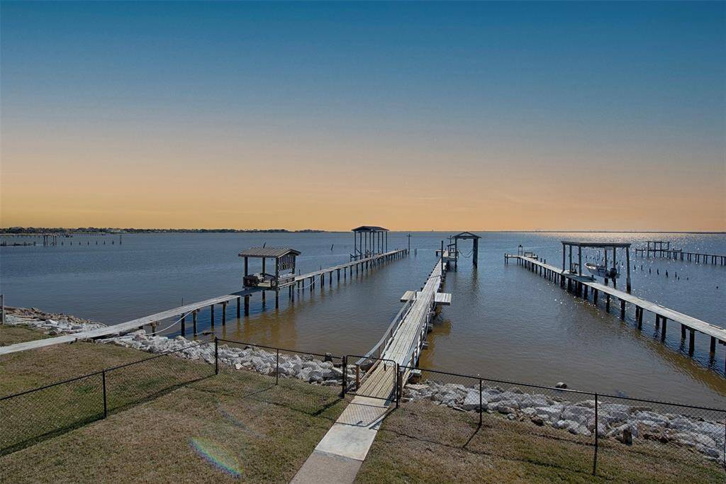 Stunning sunrise views over the pier—your perfect morning retreat.