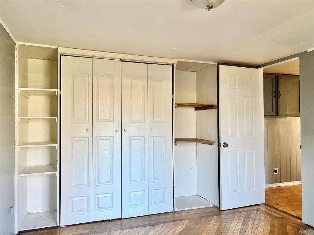 2nd. Bedroom Closet.