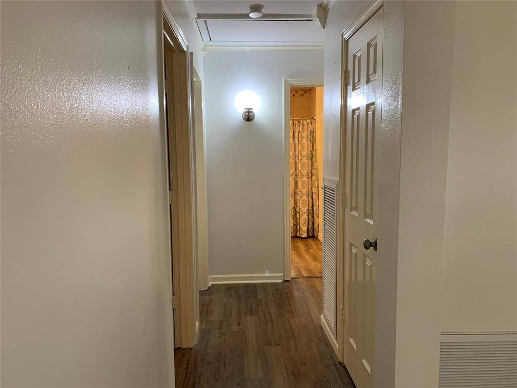 Hall to bedrooms