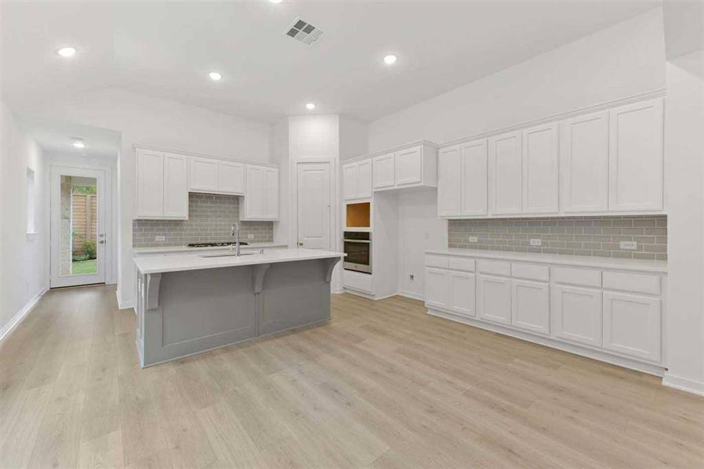 Cabinet storage is in abundance!