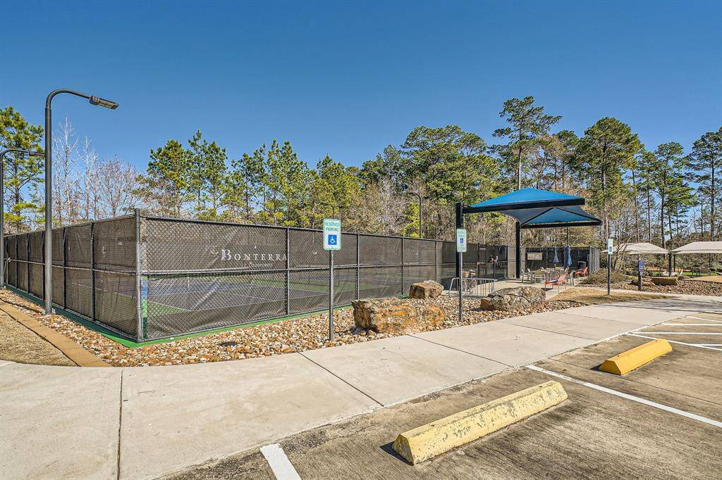 Tennis/pickleball courts