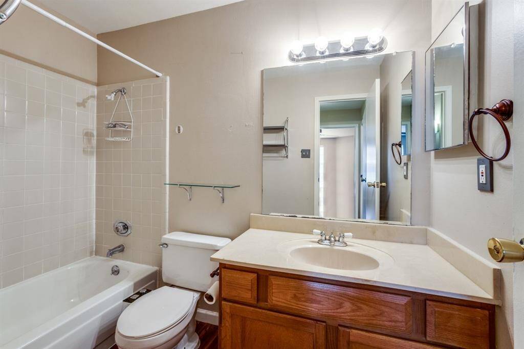 Secondary Bath & Guest