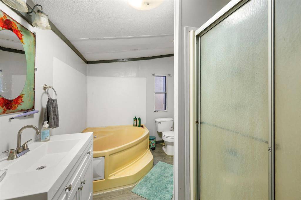 Soaking tub and shower