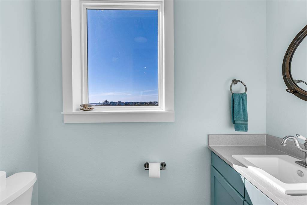 Half-bath on third floor!
