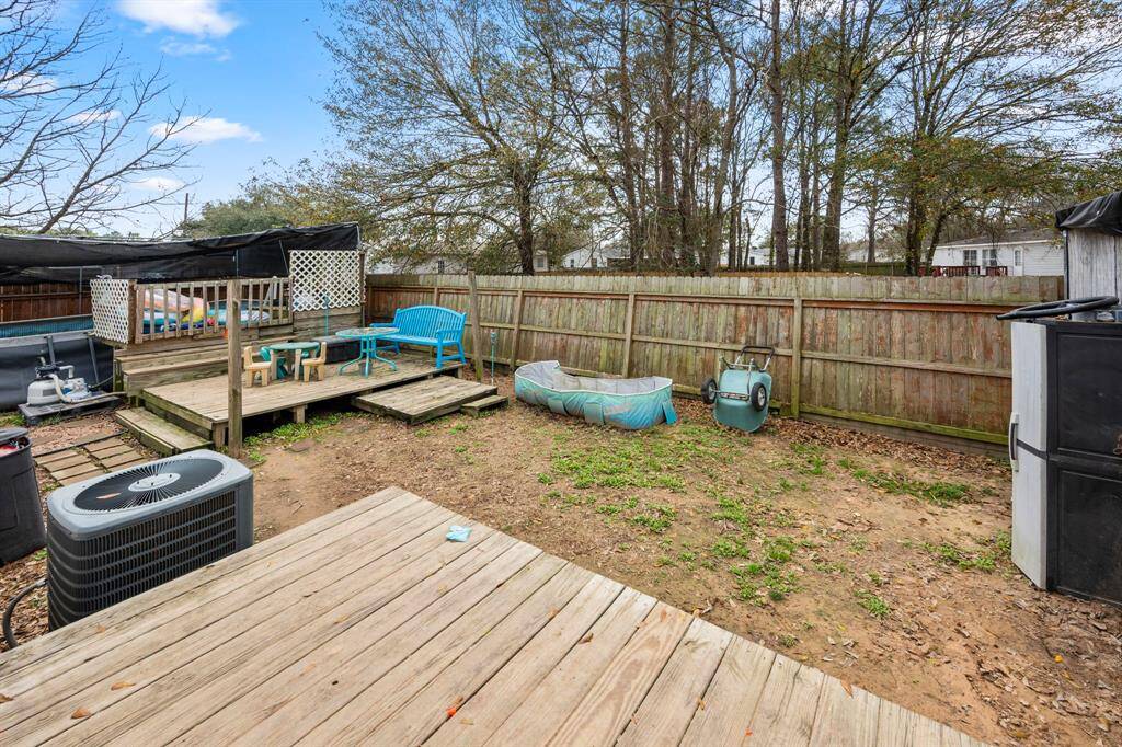 Nice sized yard and deck for entertaining