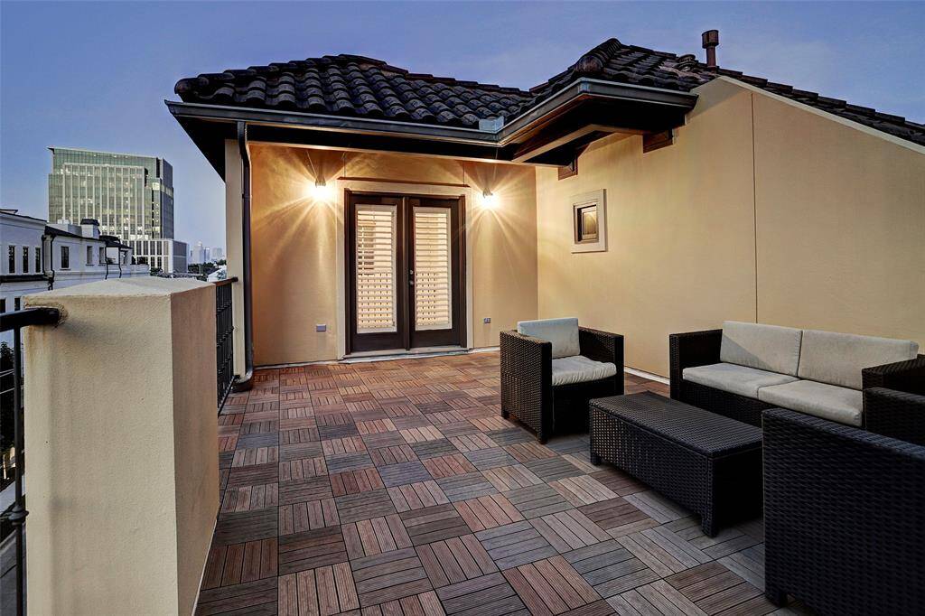 Lantern lighting plus water and electricity access make this the perfect setting for outdoor entertaining.