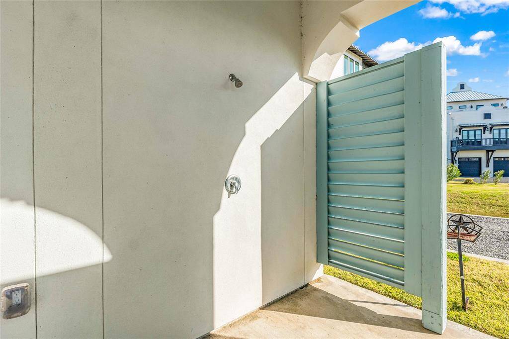 Outdoor shower on first floor!
