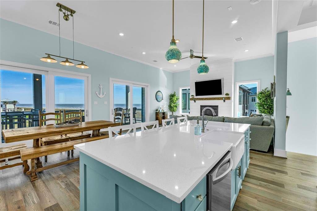 3rd floor - kitchen/living and the views!