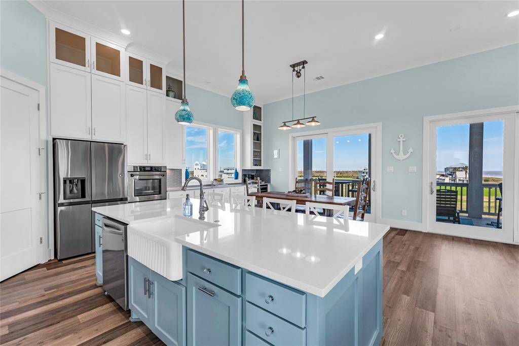 Kitchen & dining!