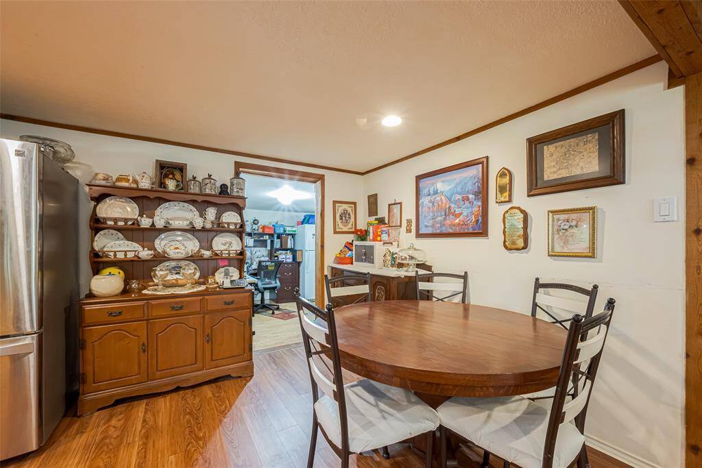 From the living area and to the right of the kitchen, you have the perfect spot for a dining table.