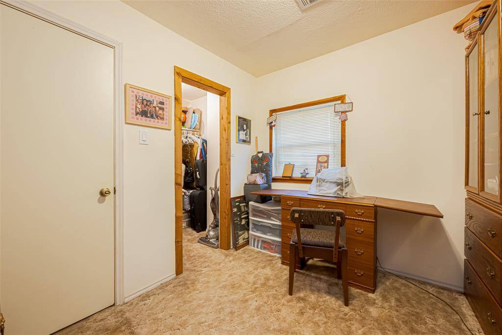 Nice sized walk in closet