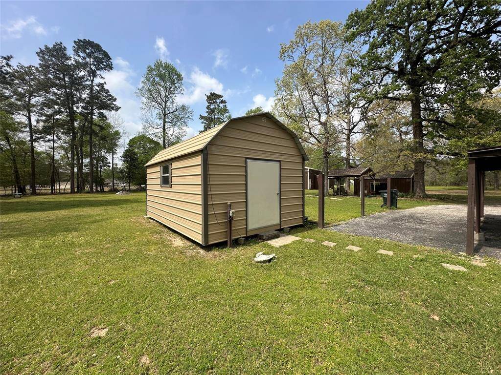 Oversized Shed ....so much area for storage!!