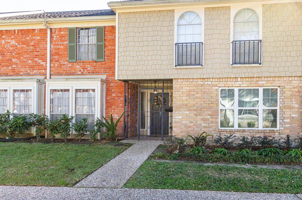 Wonderful home 3/4 bedroom + 3 baths + 2 covered parking spots and an abundance of community amenities.
