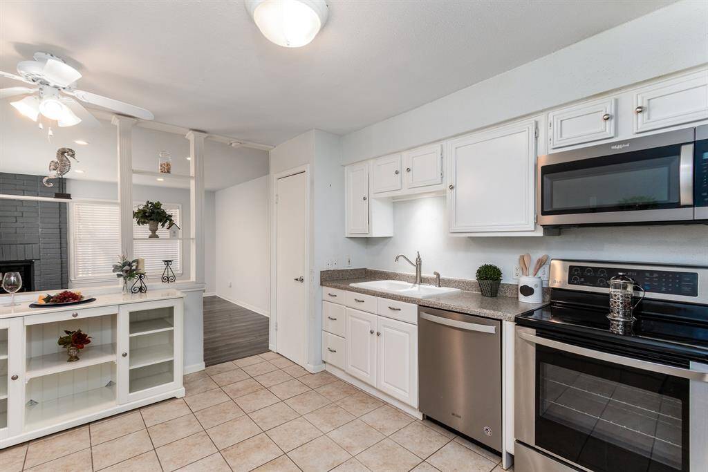 Spacious kitchen with updated appliances & nice size pantry.