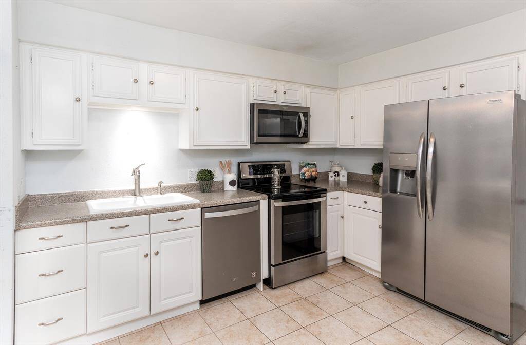 Plenty of cabinet & counter space.