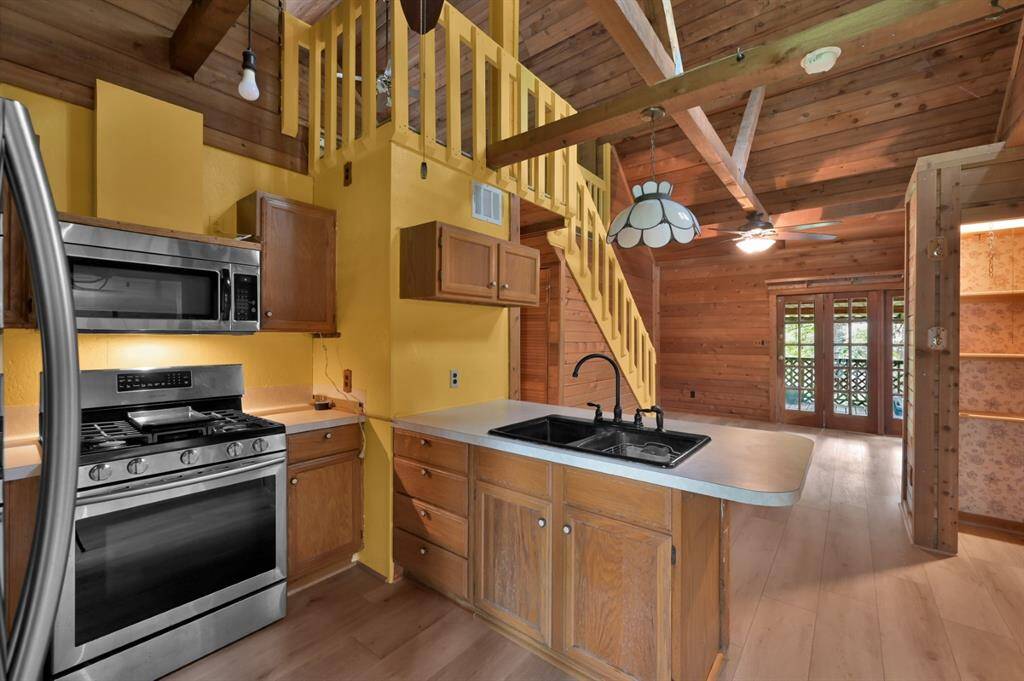 Kitchen has nice appliances, open to living area!