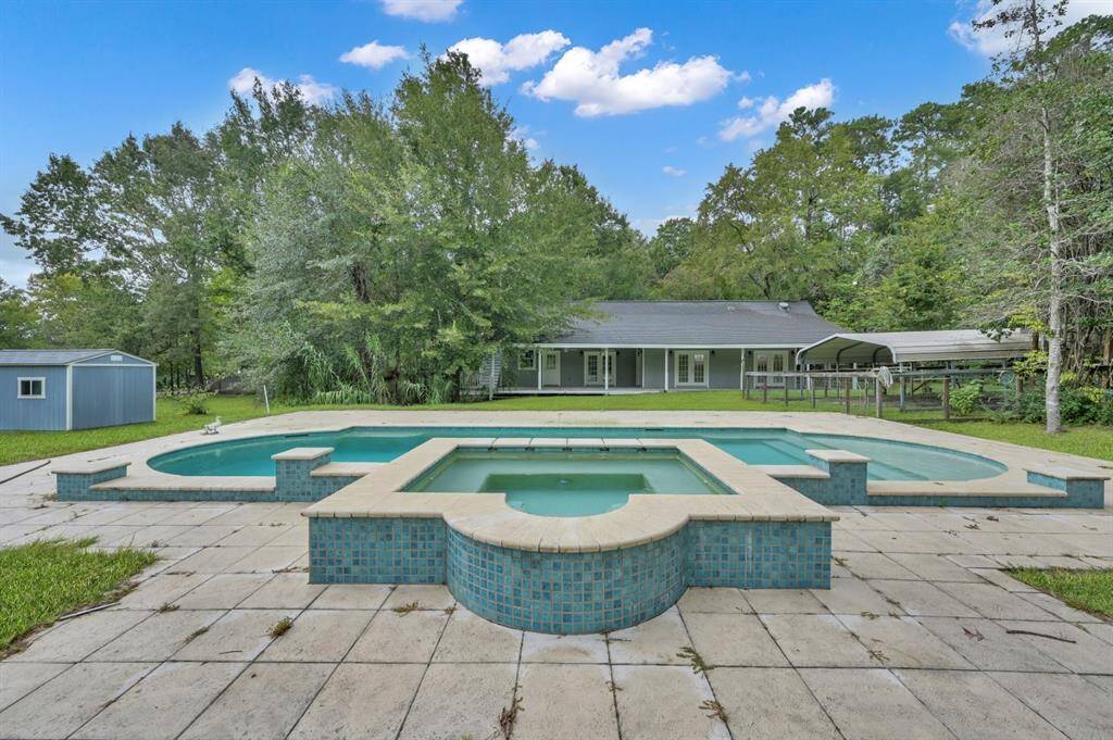 Beautiful Pool and Spacleaned by Backyard Oasis!!