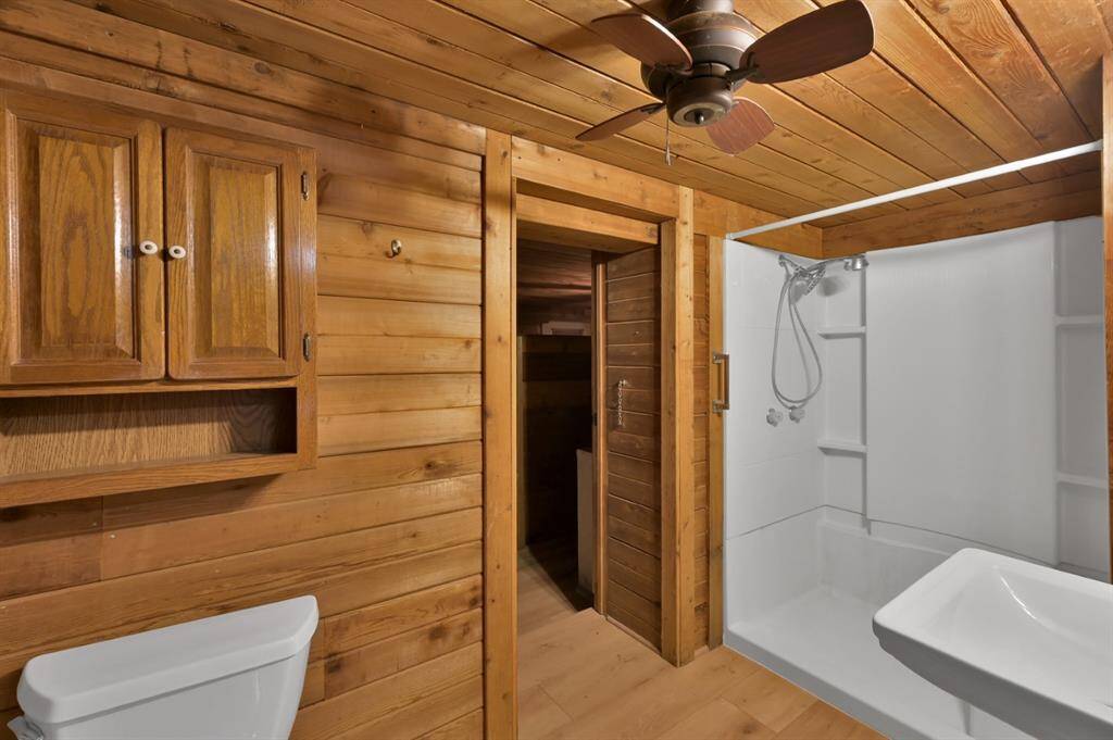 Shower and toilet of the Cedar Apartment.